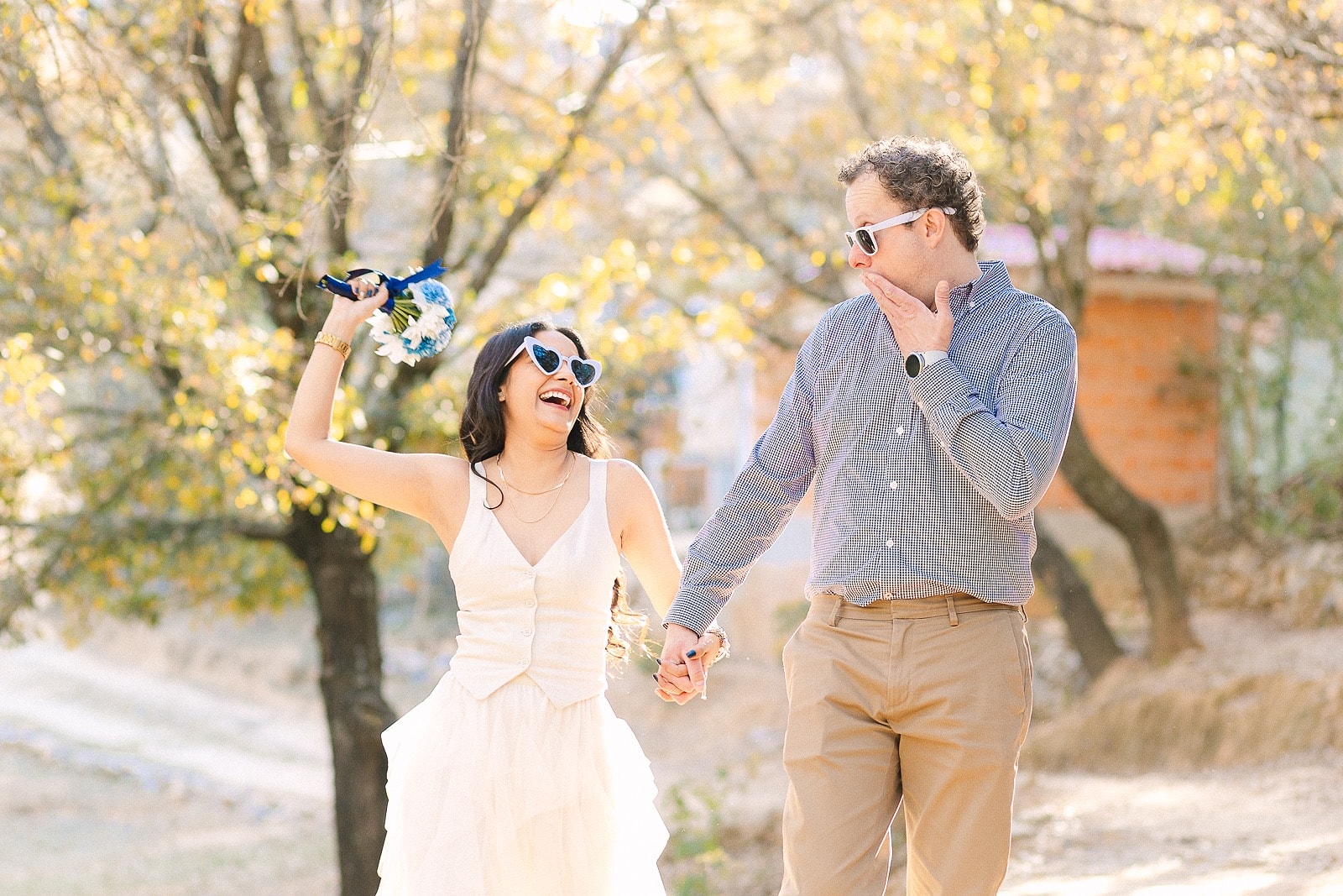 Zabrina y Daniel nos recordaron que lo más importante en una sesión preboda no es seguir un protocolo, sino ser auténticos. Su estilo relajado y su conexión hicieron que cada fotografía hablara por sí sola, sin necesidad de grandes poses o preparaciones. Al final del día, lo que importa es capturar momentos que reflejen quiénes son y cómo se sienten el uno por el otro.